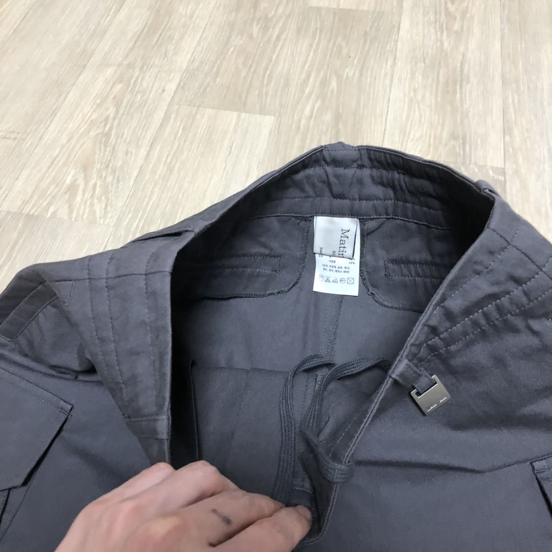 (우먼스 S) 마뗑 킴 MATIN KIM 어텀 카고 팬츠 인 차콜 상품이미지5