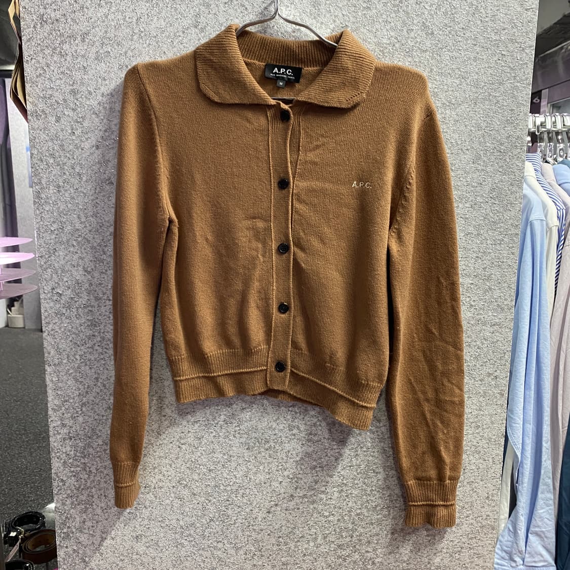 아페쎄 미니멀 크롭 카라넥 브라운 가디건 B3510 상품이미지2