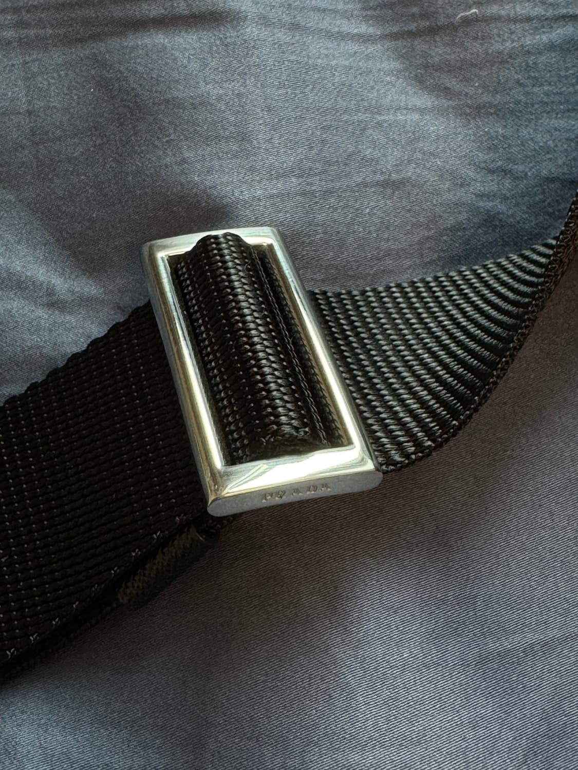 [국내매장판] 프라다 바이커백 미디움 상품이미지6