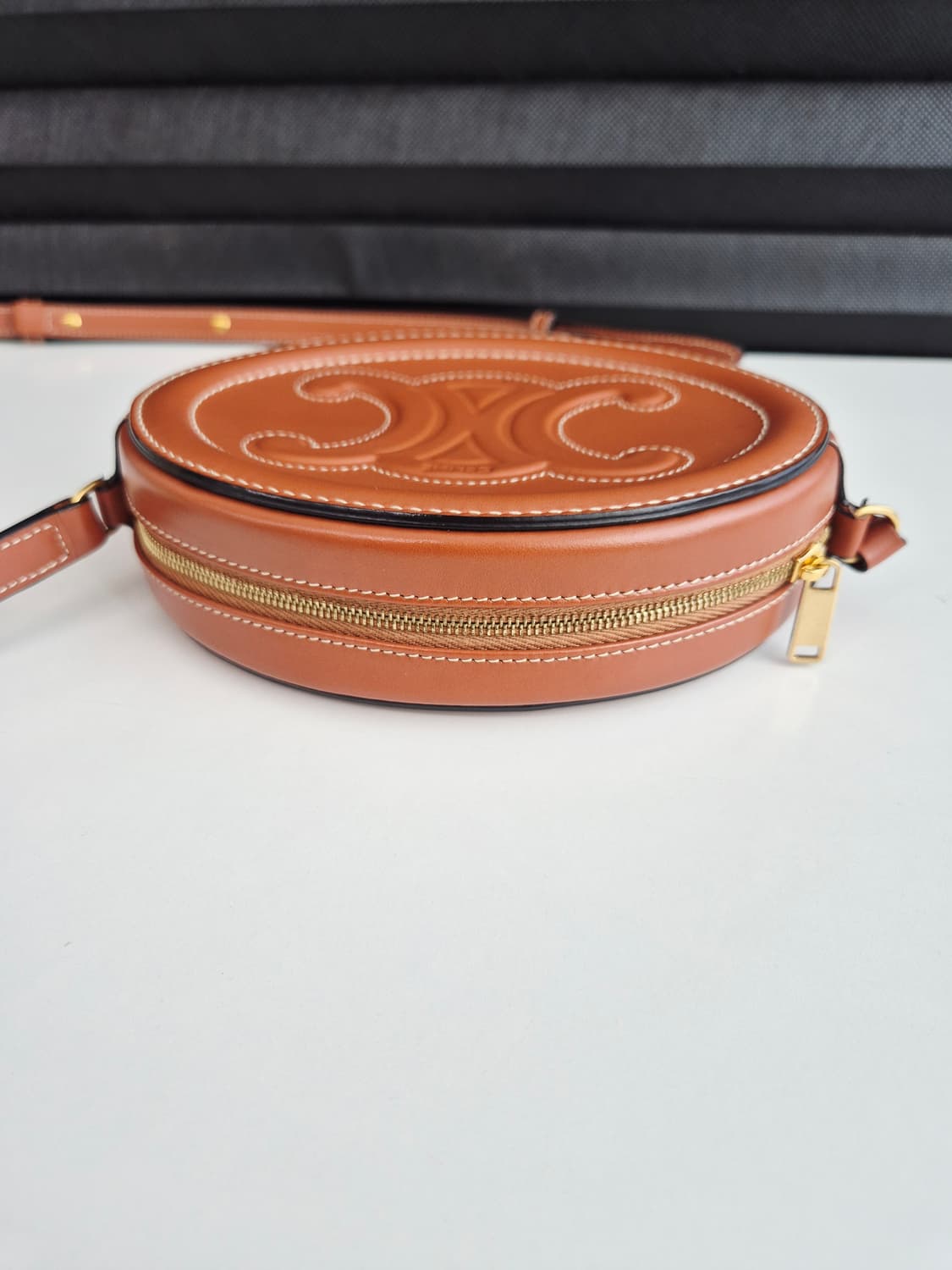 셀린느 트리오페 오벌 펄스 미니백 (상태 매우 좋음) 상품이미지5