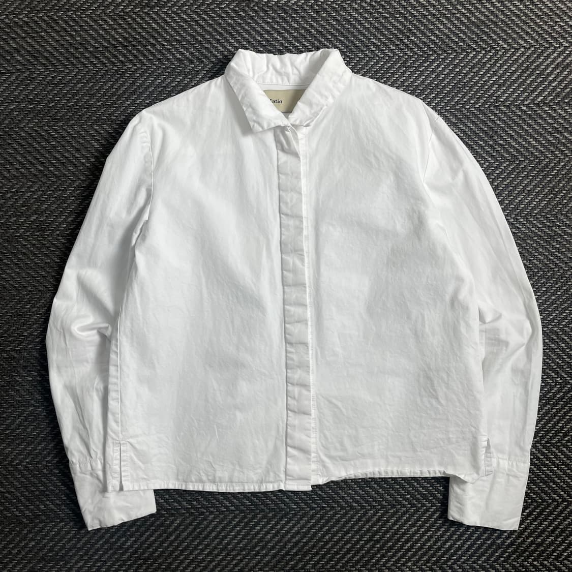 마뗑킴 히든 버튼 크롭 화이트 셔츠 o 3956 상품이미지1