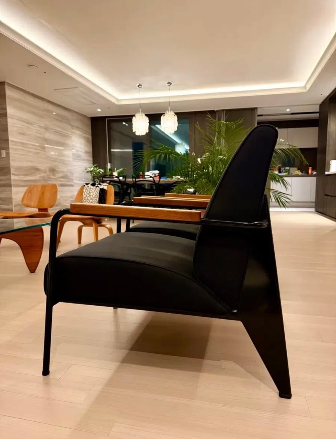 비트라 장 프루베 암체어 vitra prouve 상품이미지1