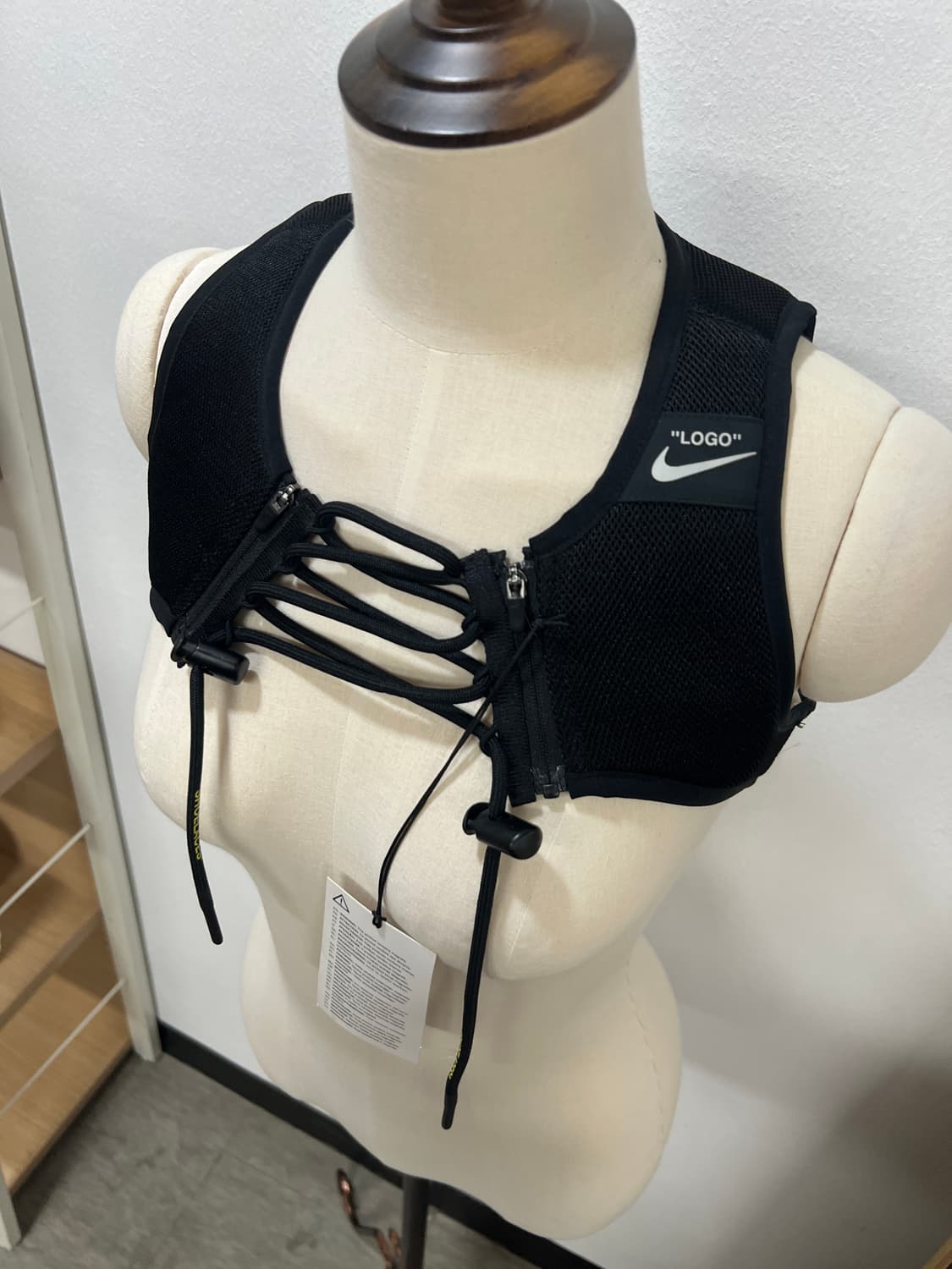 [나이키] NIKE x 오프화이트 유틸리티 베스트 블랙 러닝 가방 XS 상품이미지4
