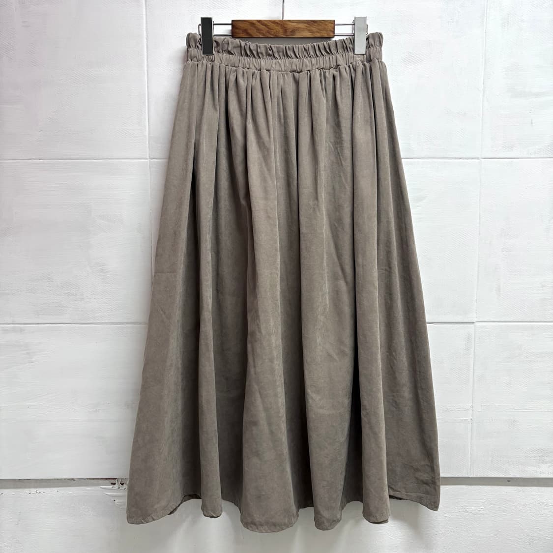 애쉬브라운 스웨이드 플레어 밴딩 롱 스커트 (JPN) 상품이미지1