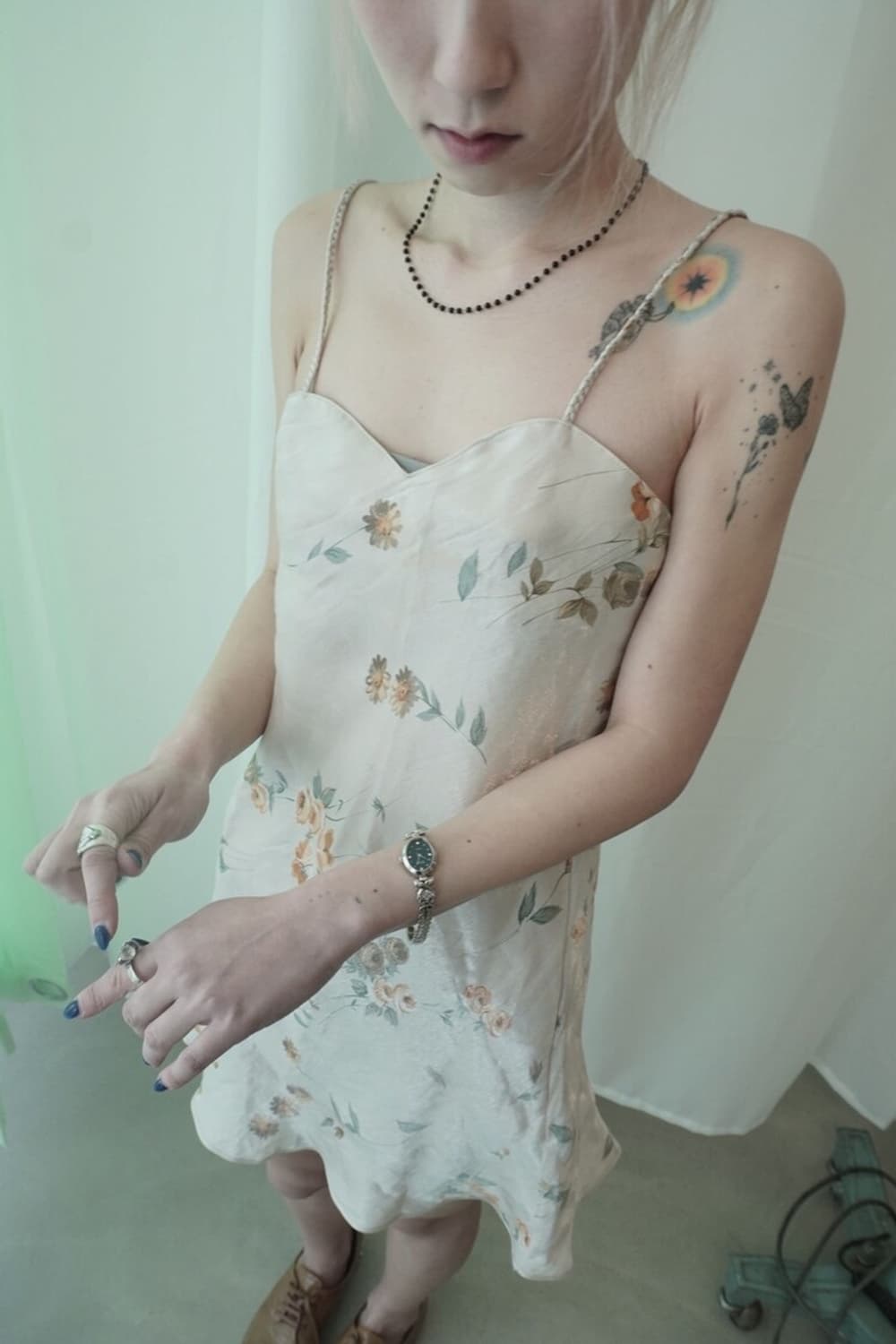 플라워 꼬임 디테일 슬리브리스  상품이미지1
