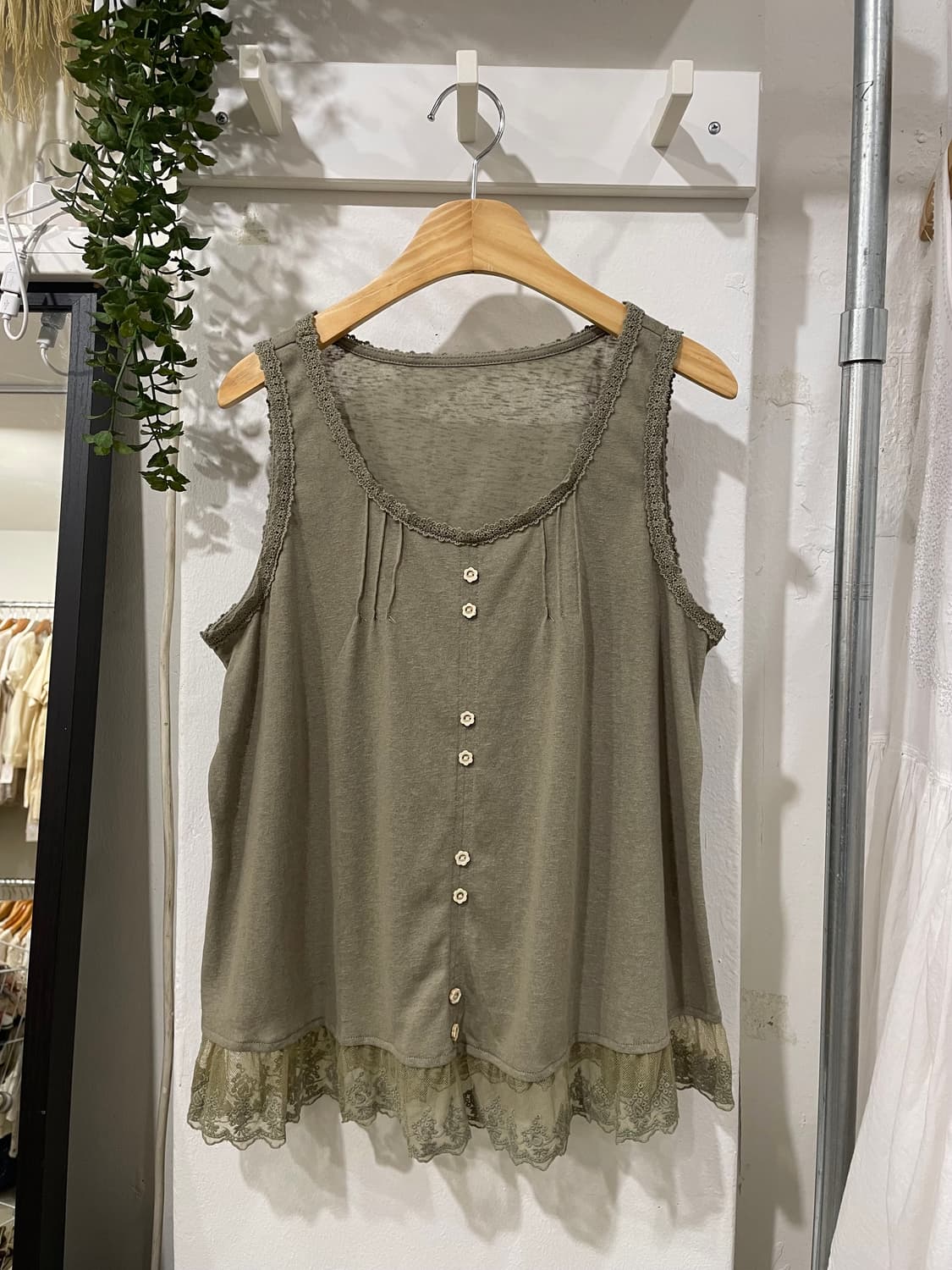 ⭐️단 3일만 할인⭐️popo sleeveless (khaki) 상품이미지1