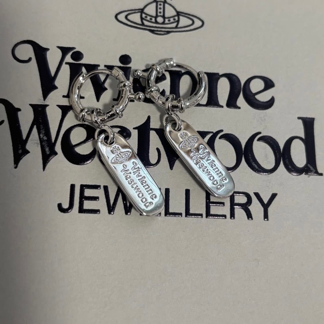 비비안웨스트우드 아카이브 orb레터링 로고 후프 링귀걸이(새상품) 상품이미지1