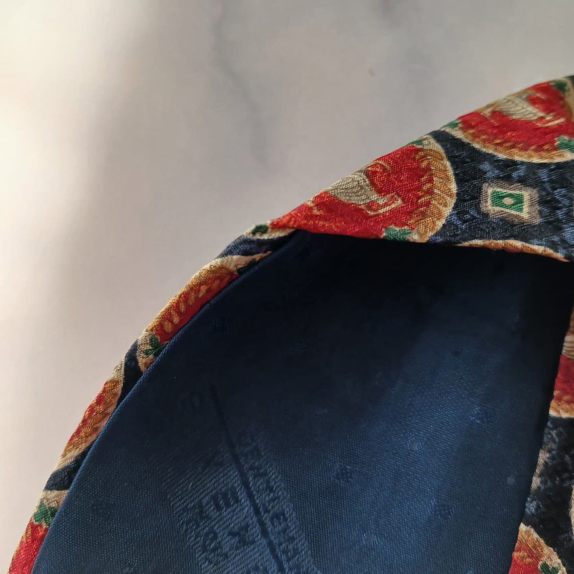 지방시 실크 네이비 메달리온 패턴 넥타이 9.8cm B등급 E744
 상품이미지8