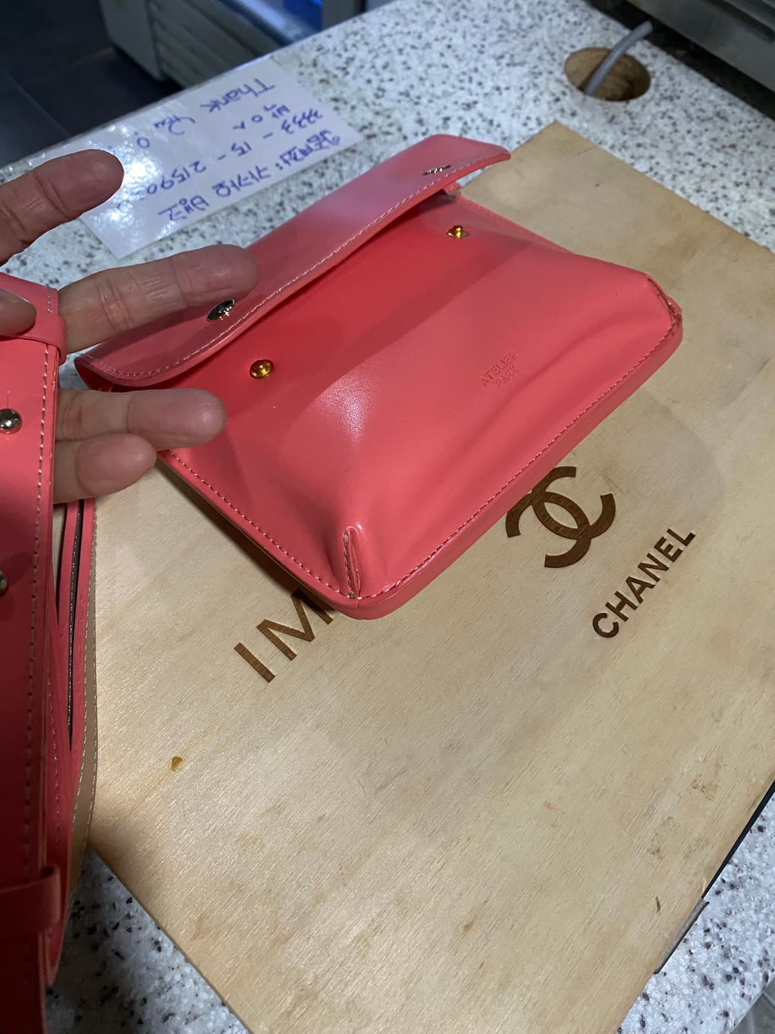 아틀리에 파크 미니 크로스백 코랄 핑크 상품이미지3