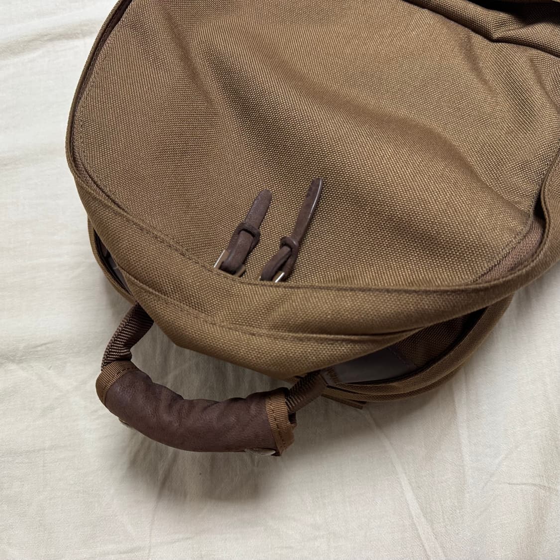 비즈빔 코듀라 22L 백팩 스웨이드 브라운 상품이미지3