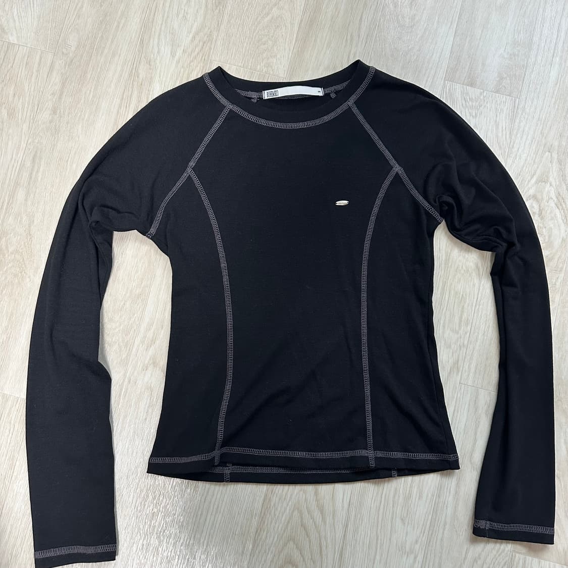 보헤미안서울 보헴서 스포티 라운드넥 탑 블랙 상품이미지2