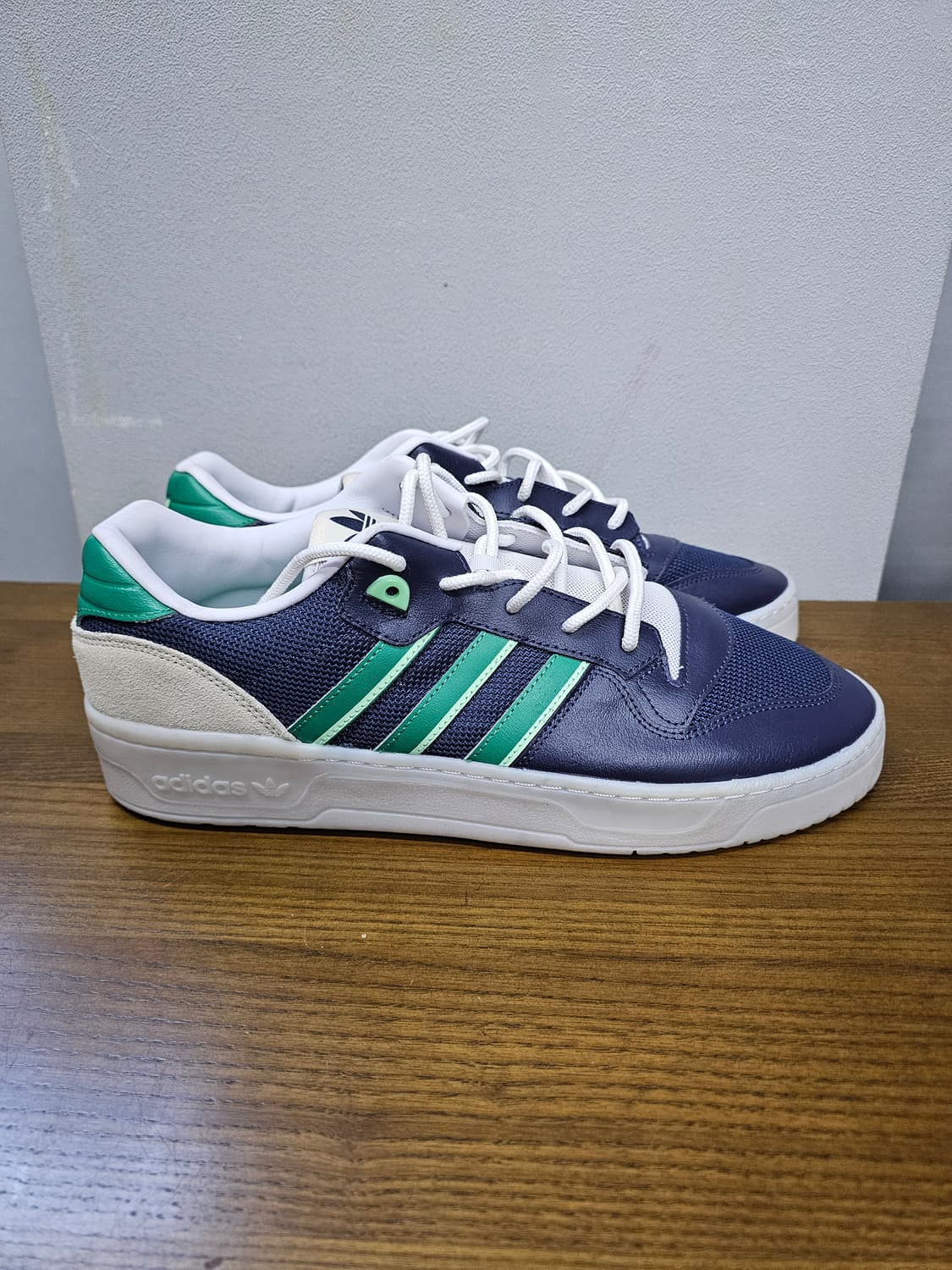 아디다스 라이벌리 로우 '섀도우 네이비 그린 상품이미지1