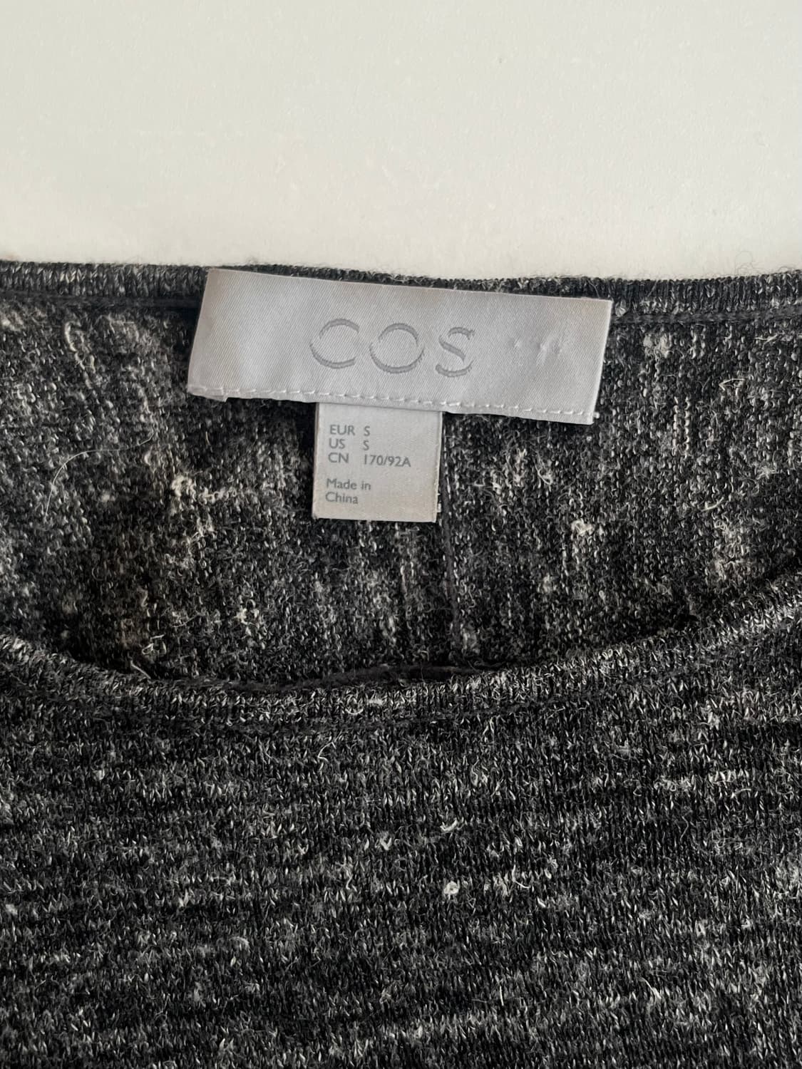 S) 코스 COS 보카시 울 긴소매 티셔츠 차콜 상품이미지4