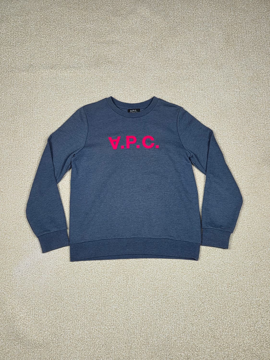 [A.P.C.] VPC 네온 로즈 스웨트셔츠 | 00263 상품이미지1
