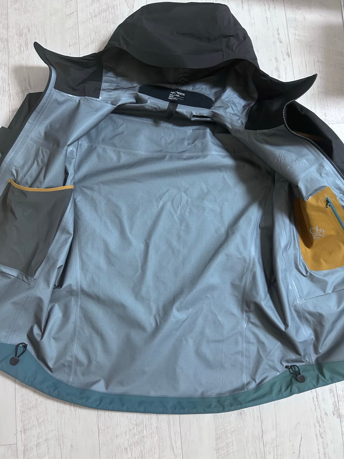 아크테릭스 알파 SV 다크매직 M 상품이미지2