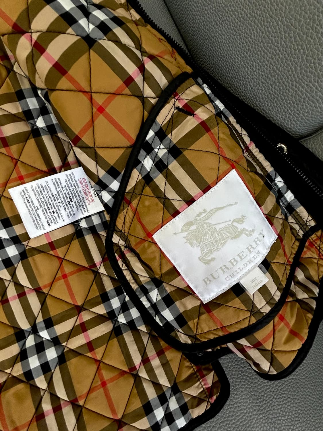 버버리 키즈 하이넥 코듀로이 퀼팅 블랙 자켓(10세) 상품이미지6