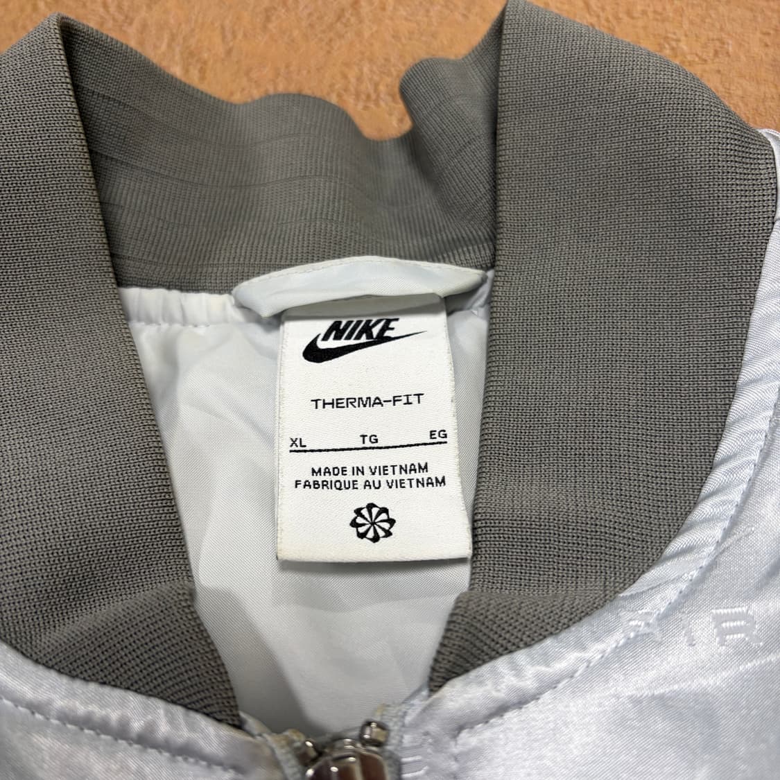 (W)나이키 AIR 스우시 실버 봄버 자켓 상품이미지4