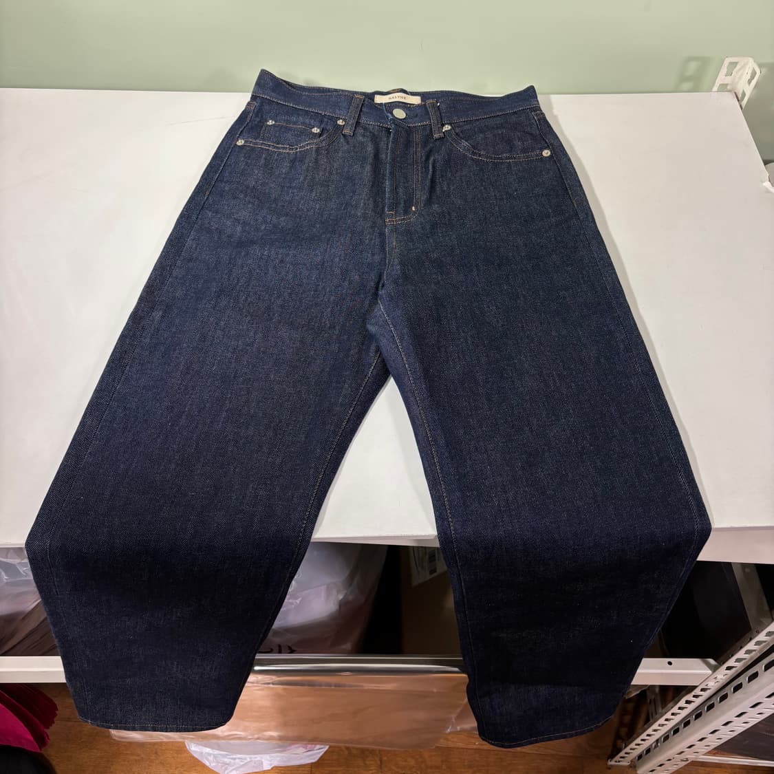 우먼M 스앨더 SALTHE 레귤러핏 생지 데님팬츠 상품이미지3