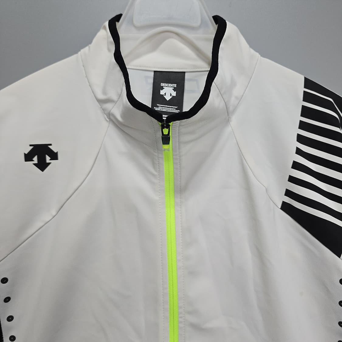 데상트(DESCENTE) 아동용 기능성 후드 바람막이 자켓 150 상품이미지2