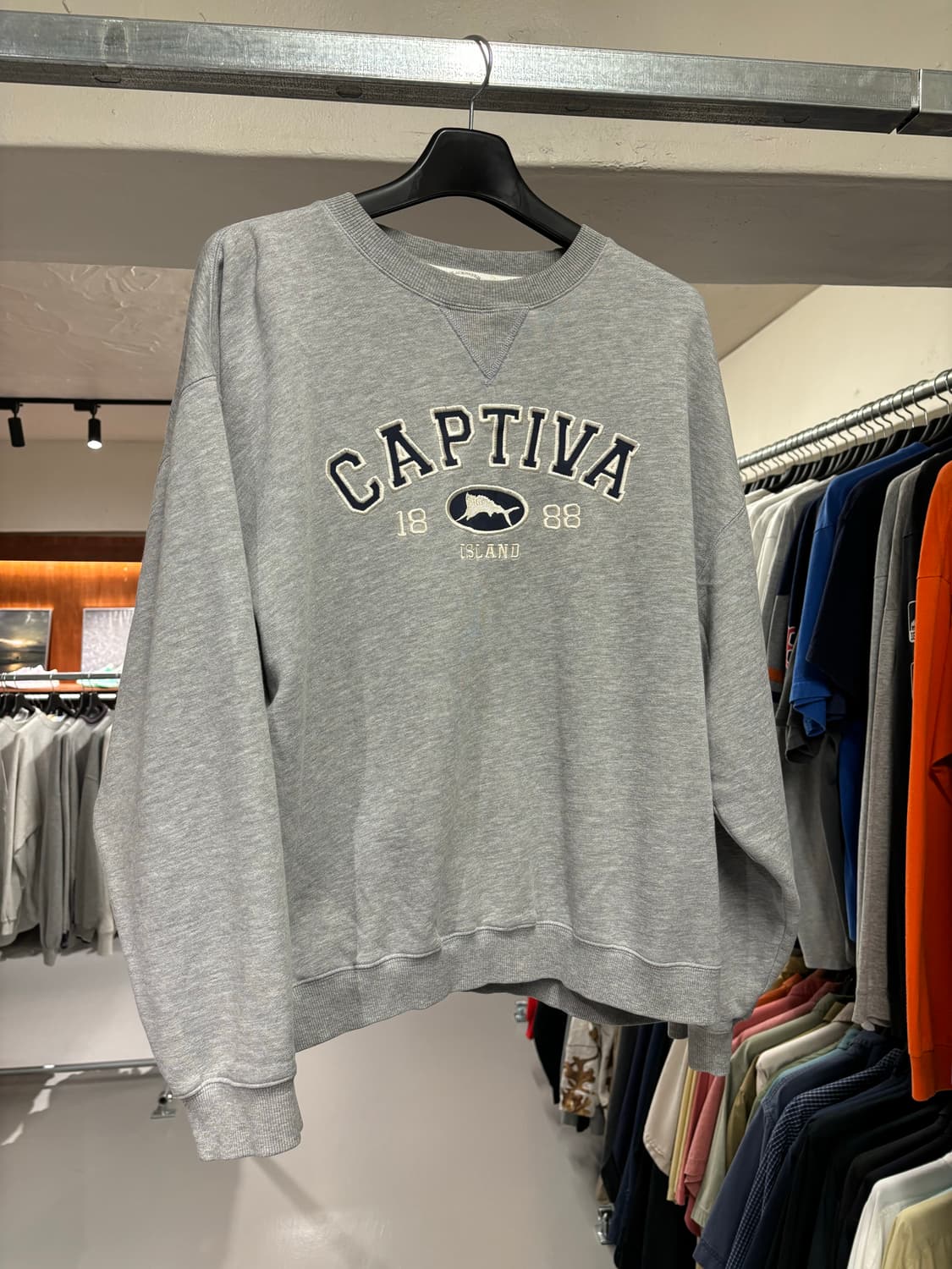 CAPTIVA 자수포인트 맨투맨 티셔츠 상품이미지3