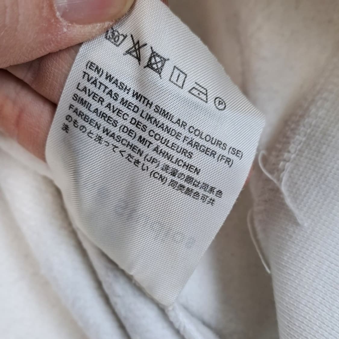 아크네 넥테이핑 맨투맨 상품이미지6