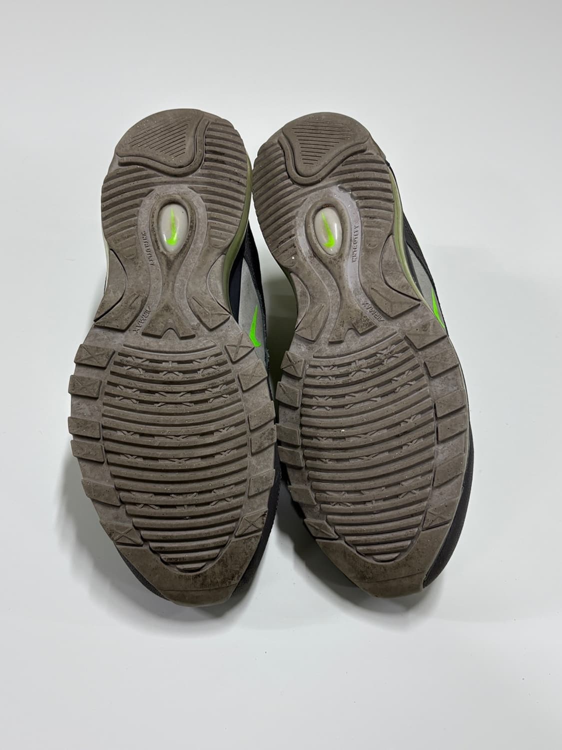 나이키 에어맥스 97 유틸리티 그레이 일렉트릭 그린  상품이미지6