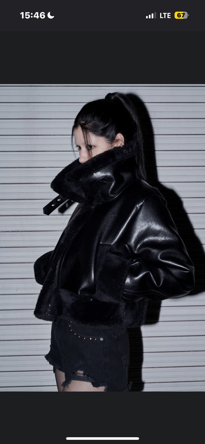 High neck short mustang in black 상품이미지3