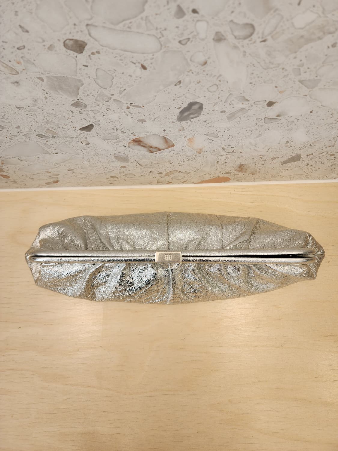 발렌시아가 클라우드 클러치백 XL 실버 618899 상품이미지7