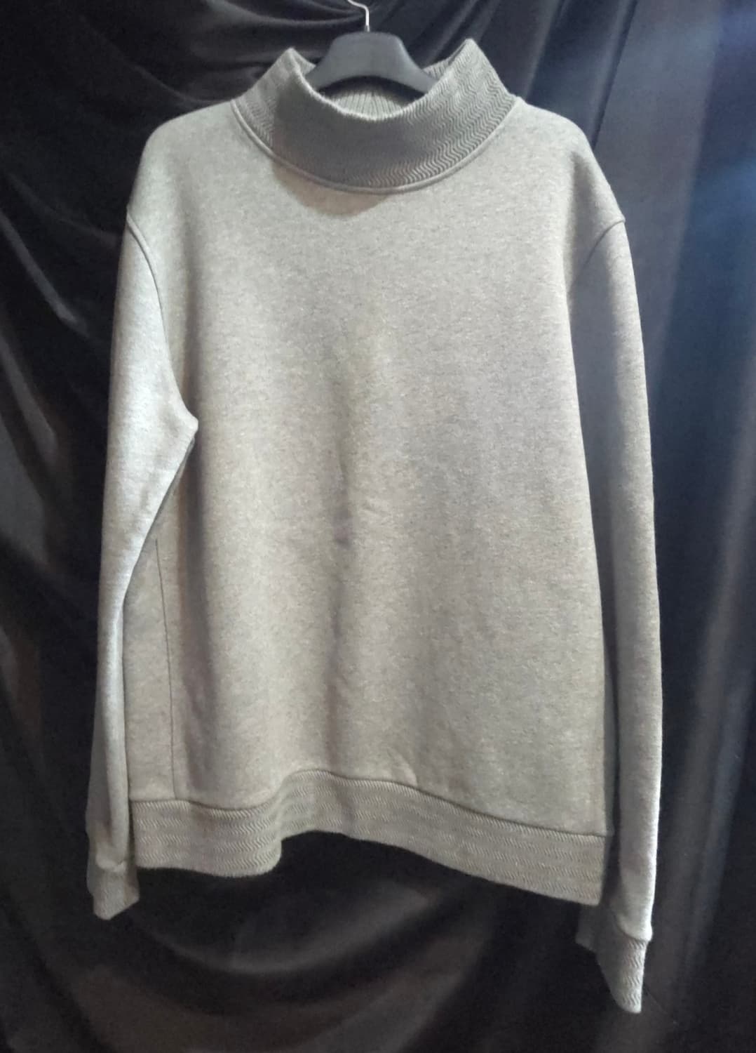 Louis W. A.p.c. 콜라보 하이넥 맨투맨 상품이미지1