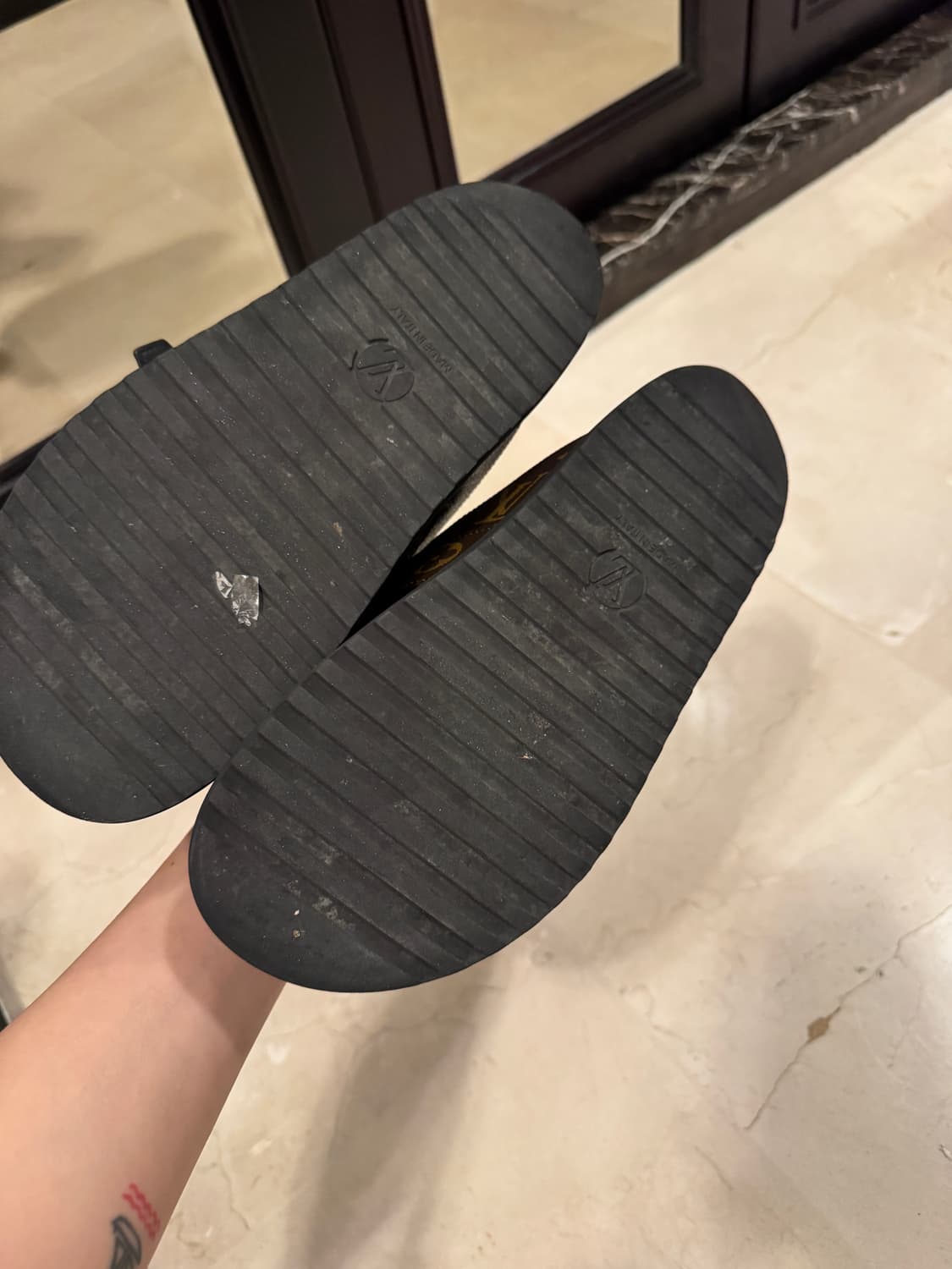 루이비통 모노그램 클로그 뮬 상품이미지4