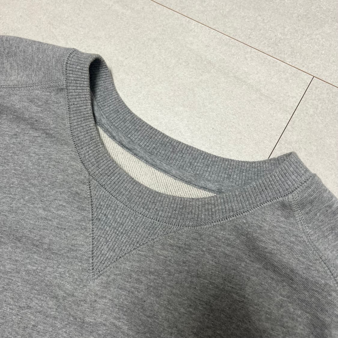 포터리 멜란지 그레이 맨투맨 스웻셔츠 상품이미지3