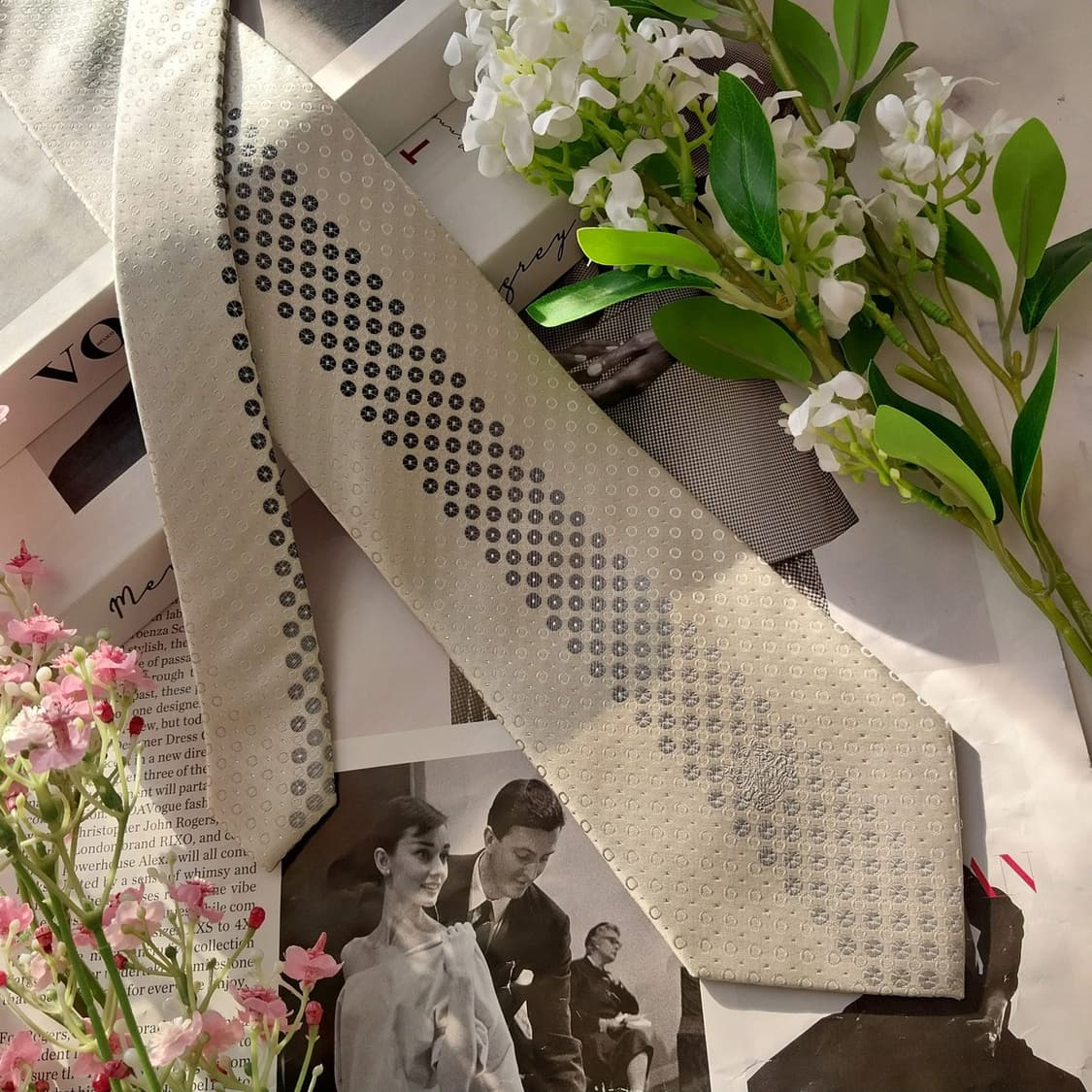 아쿠아스큐텀 실크 라이트실버 패턴 넥타이 9.1cm A+등급 K1719
 상품이미지4