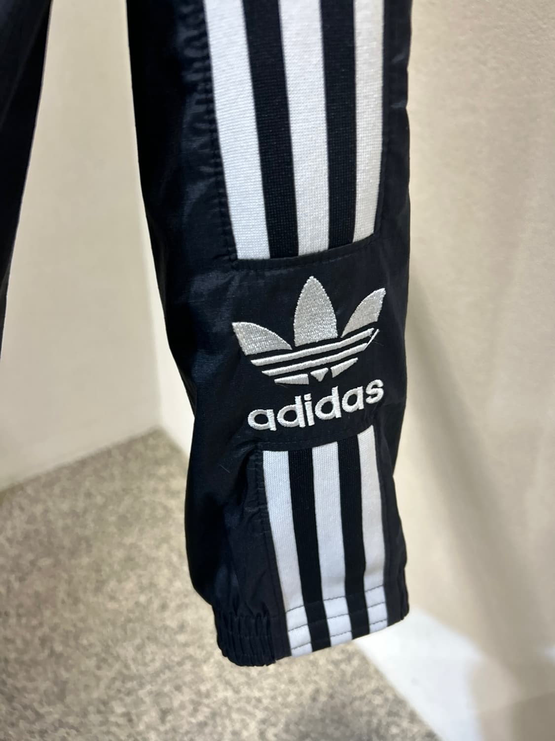 아디다스 불꽃 바람막이 후드집업 상품이미지3