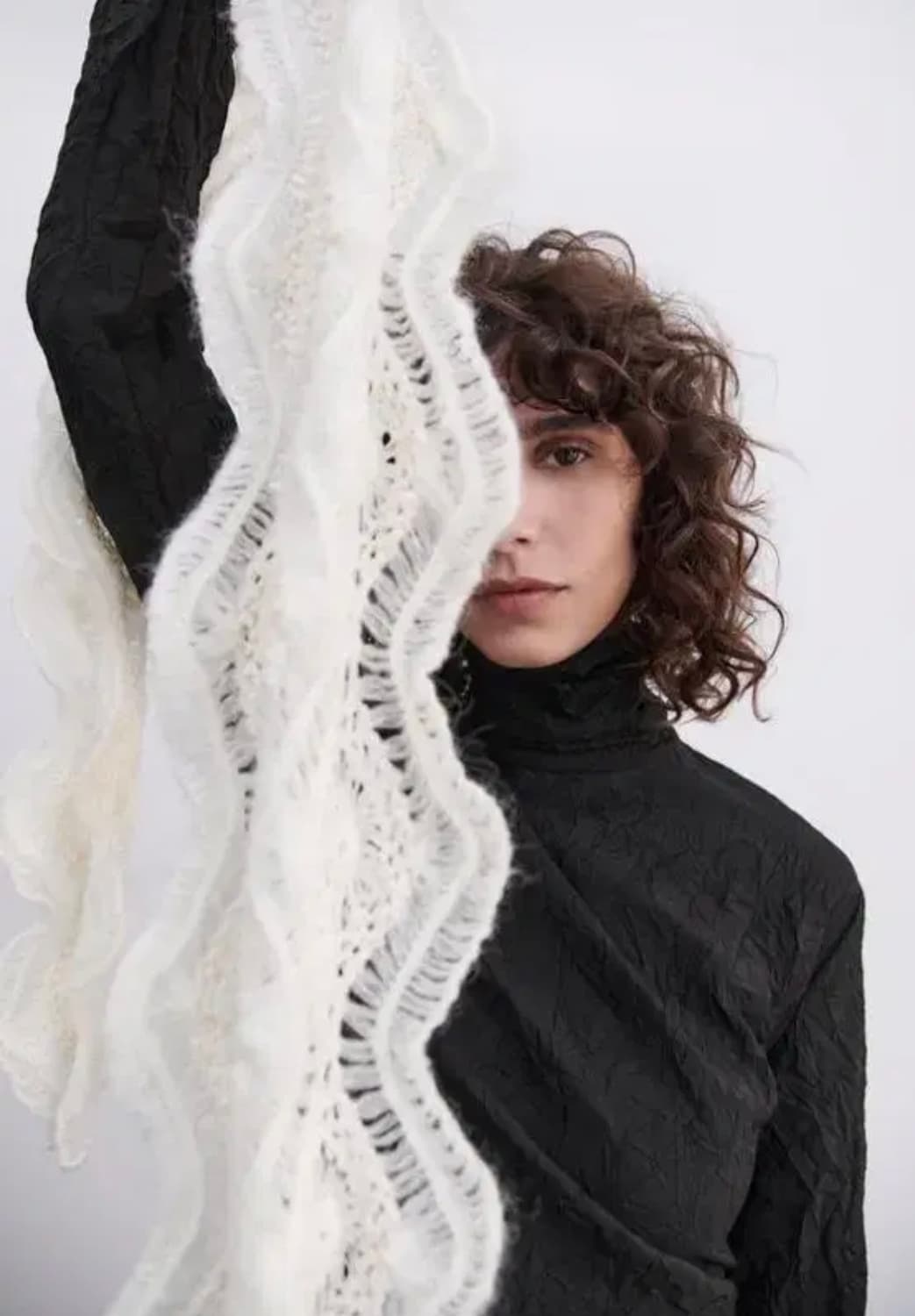 자라 리미티드 에디션 크로셰 머플러 상품이미지1