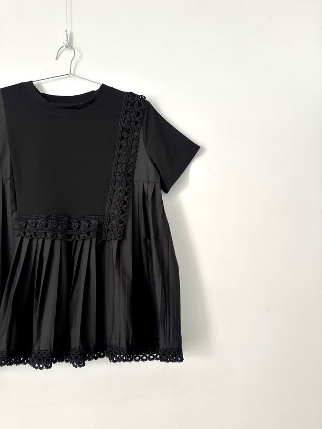 ESSENA play embroidery pleats top  상품이미지2