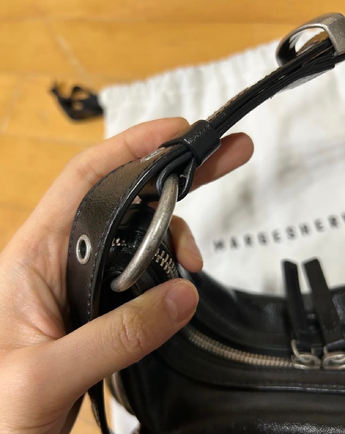 마지셔우드 아웃포켓 미니 호보백 블랙 색상 상품이미지7