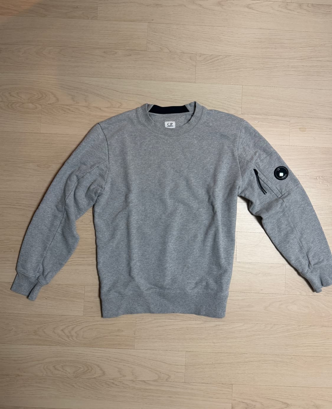 CP company 맨투맨 그레이 22FW 상품이미지1