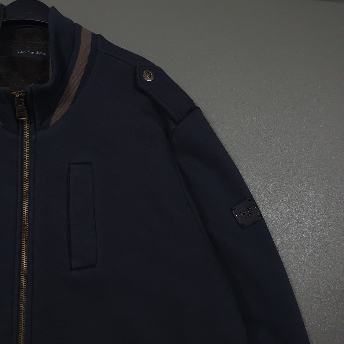 L (100) CK 캘빈클라인 쉐르파 기모 견장 투포켓 블루종 집업 자켓 상품이미지2