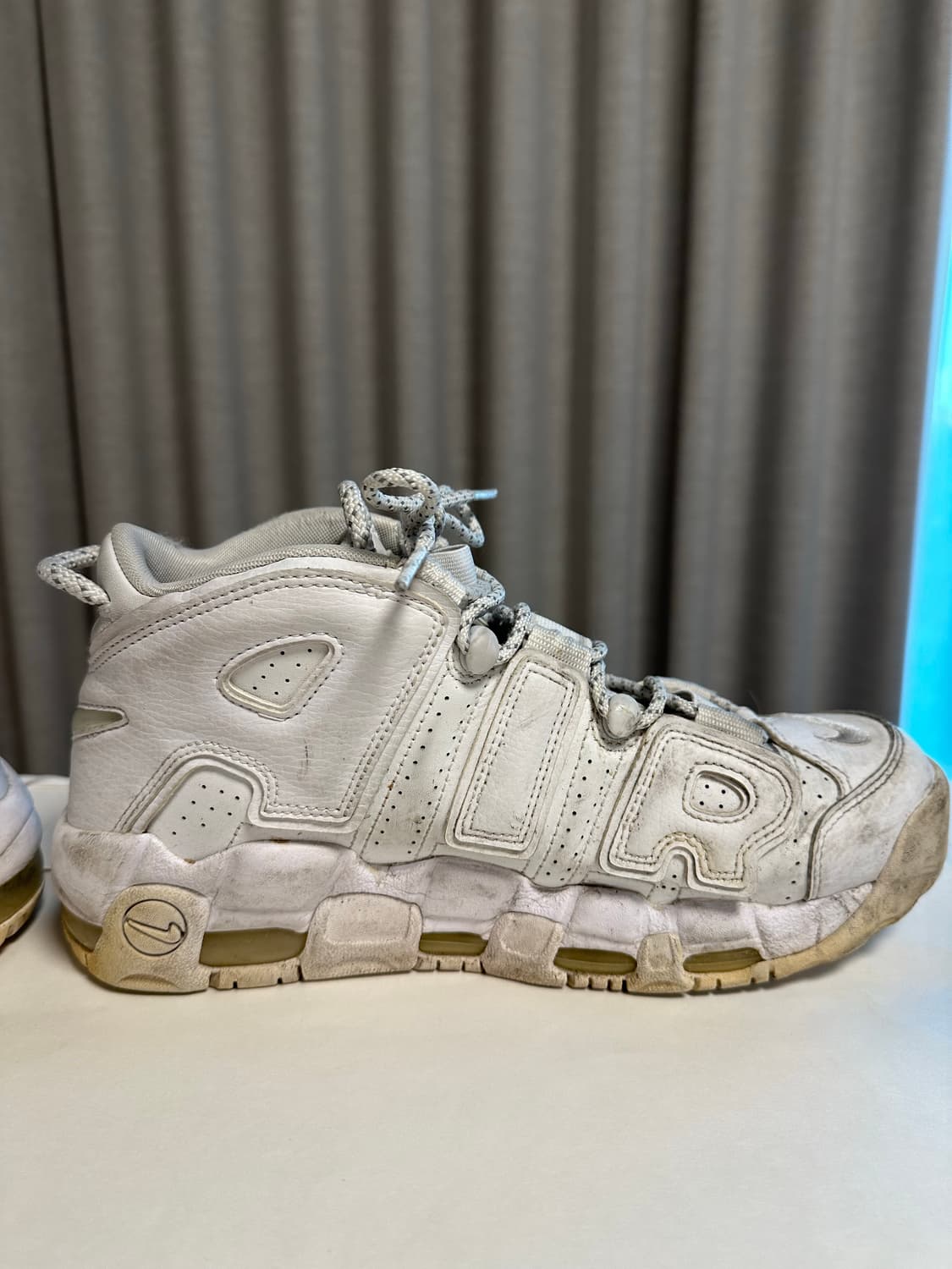 나이키 업템포 트리플 화이트 260 상품이미지8