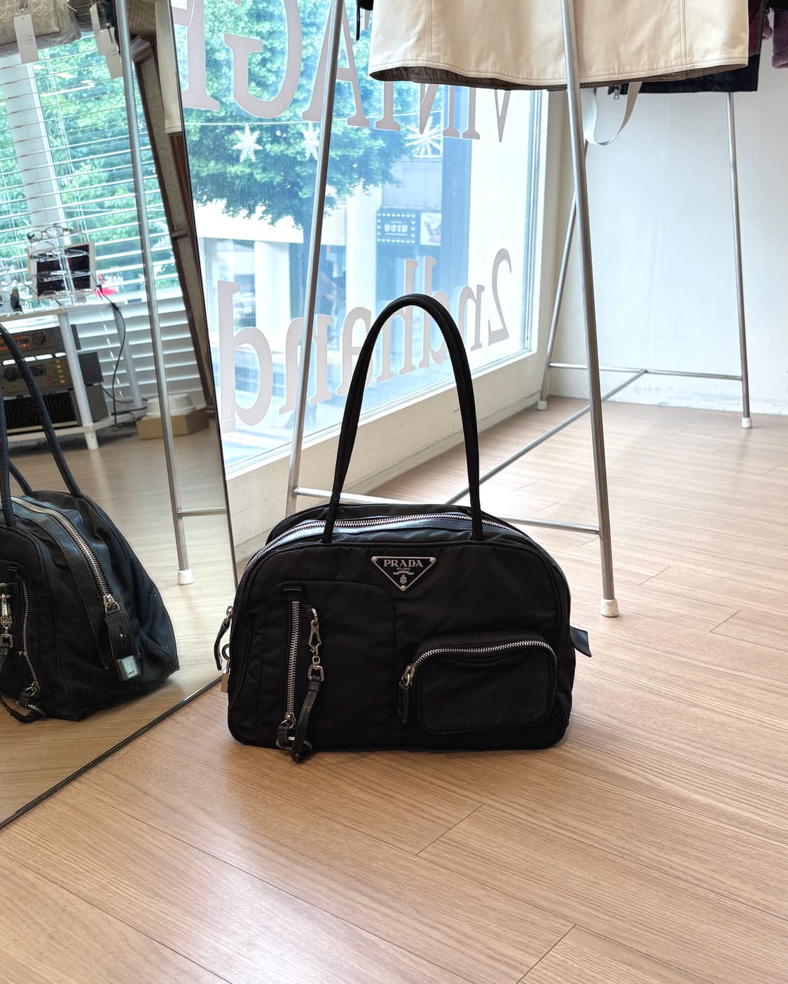 프라다 블랙 테수토 볼링백 상품이미지2