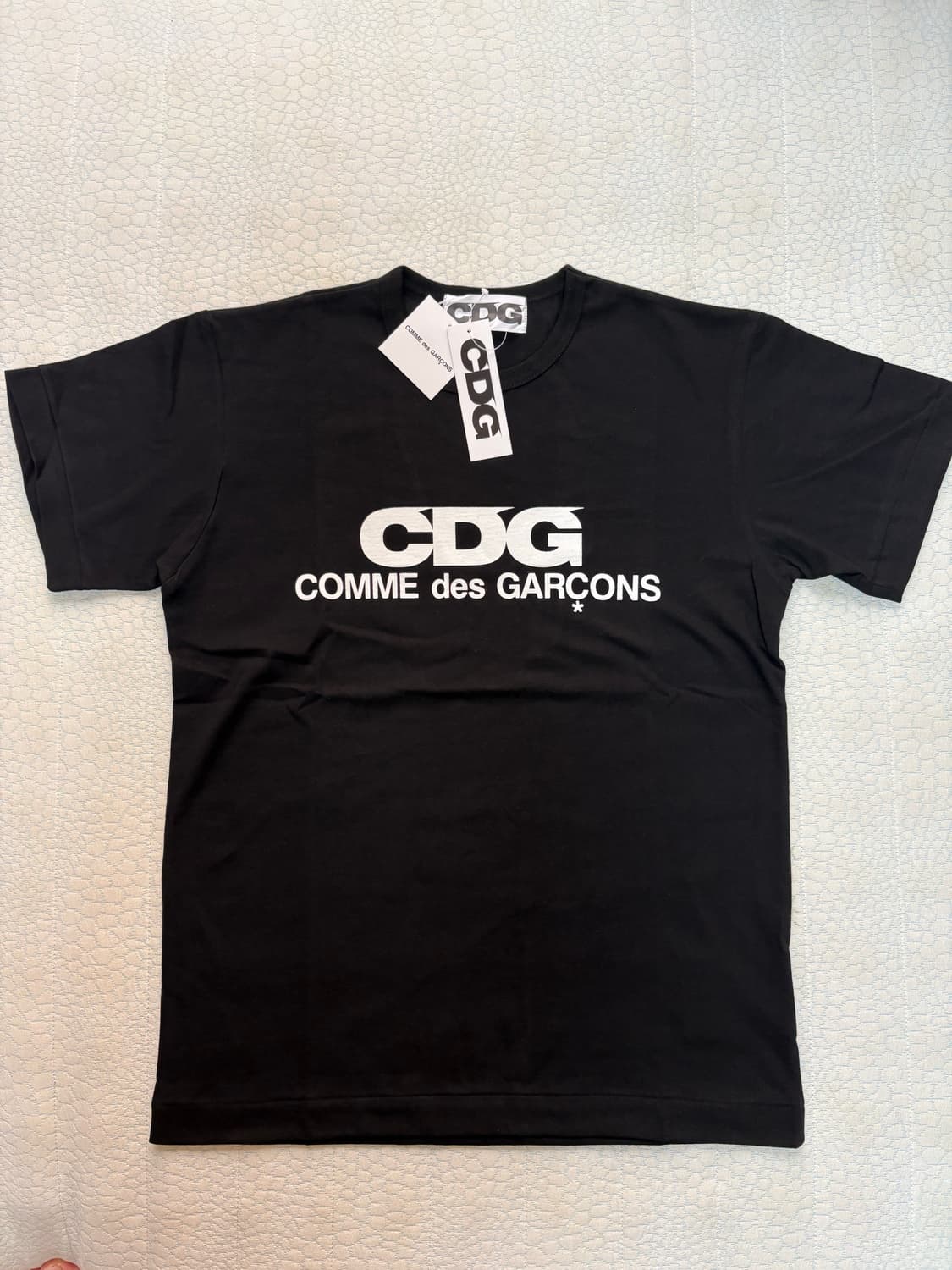 꼼데가르송 CDG 반팔 새상품 상품이미지1
