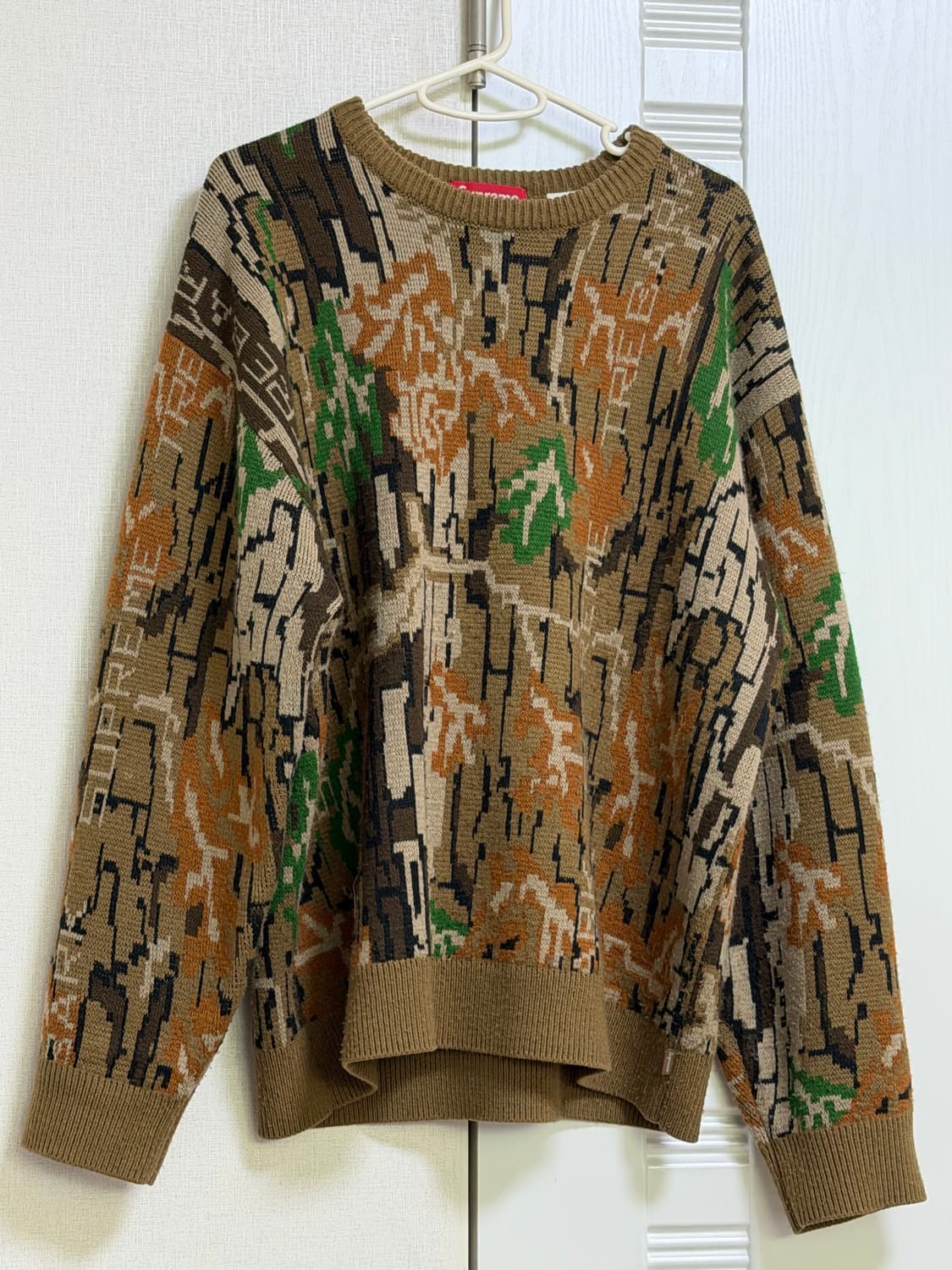 슈프림 트리바크 카모 스웨터 브라운 상품이미지2