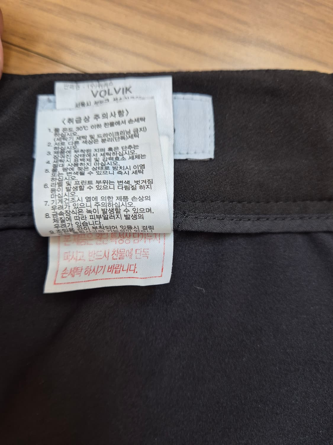 볼빅 블랙 골프 스커트 판매합니다. 깔끔한 디자인에 군더더기 없는 스타일 상품이미지5