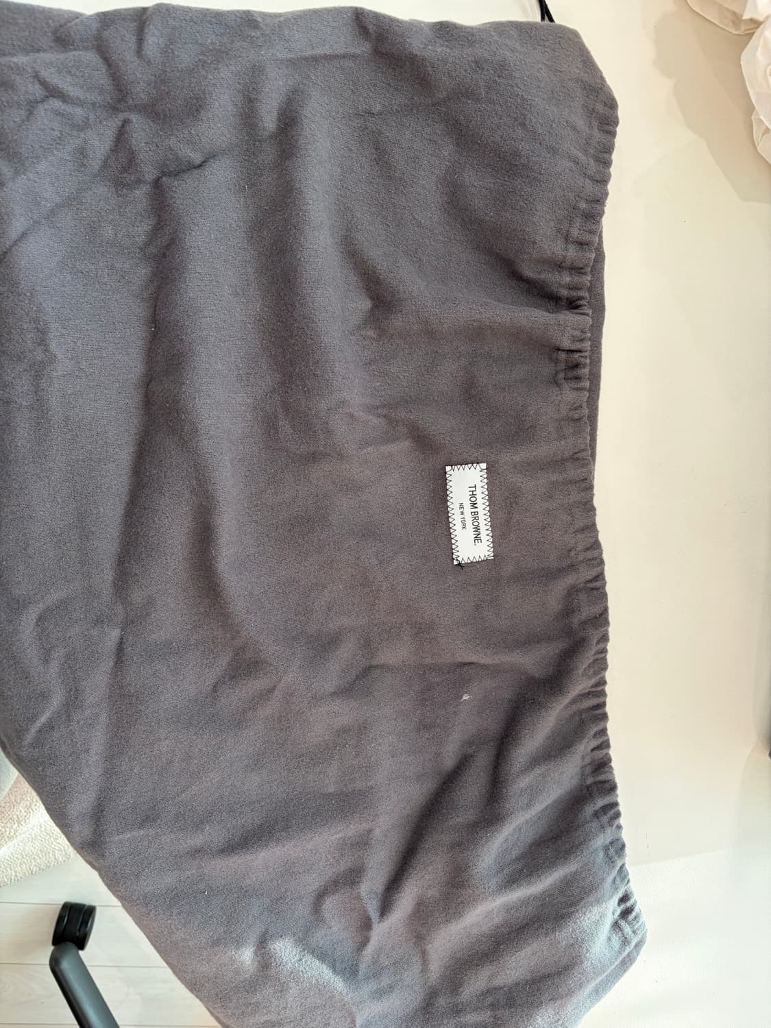 톰브라운 4-바 페블 그레인 레더 스퀘어 토트백 상품이미지8