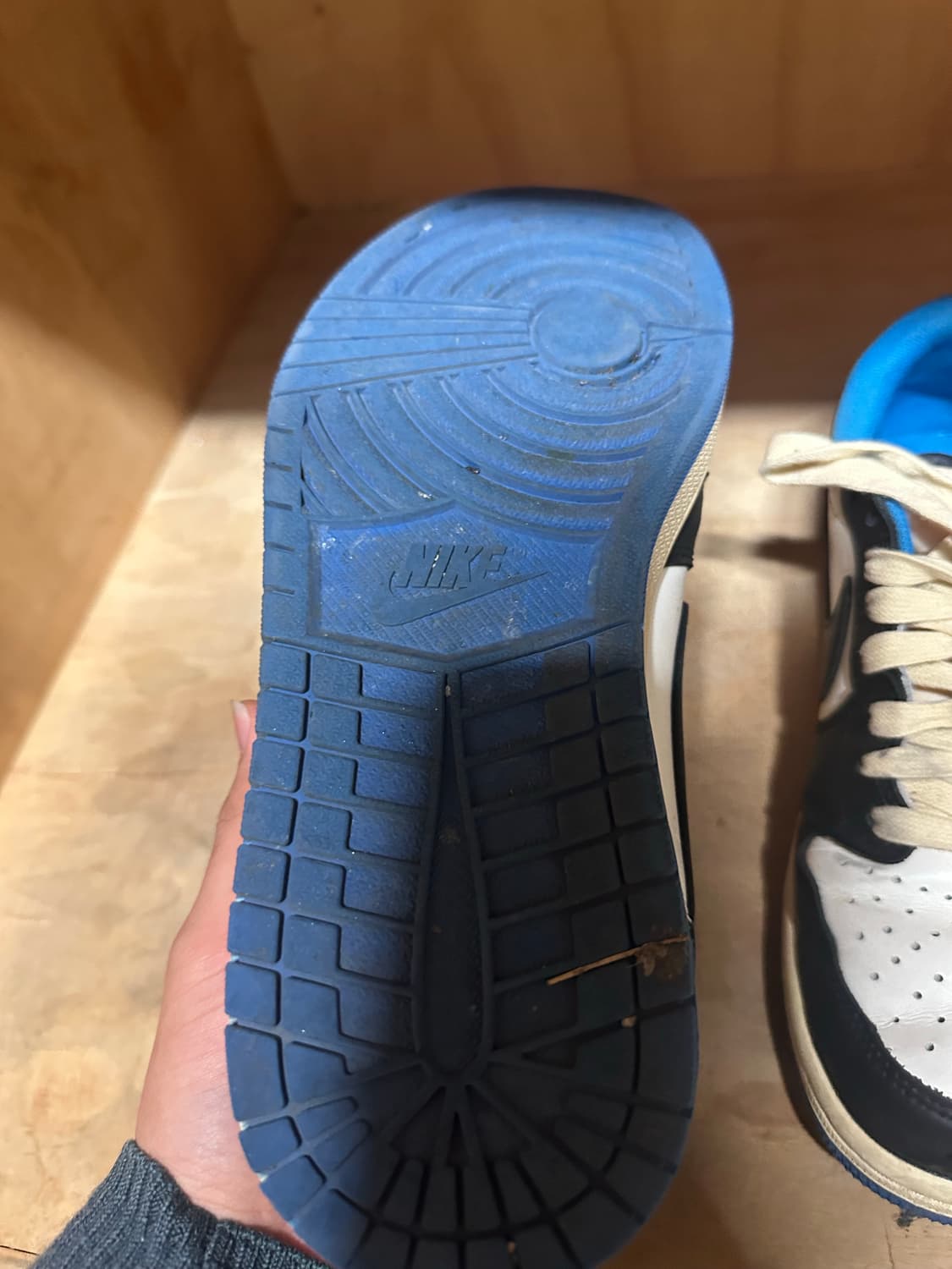 나이키 트래비스 스캇 270사이즈 팝니다 상품이미지3