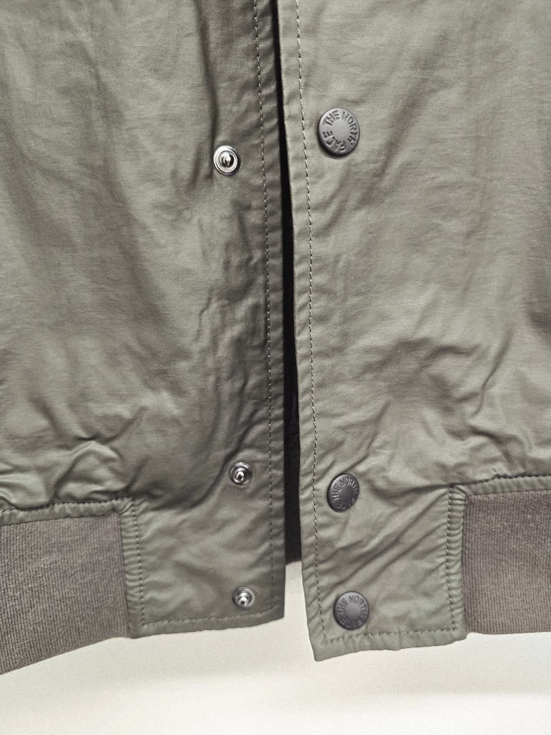 노스페이스 화이트라벨 코팅 버튼 봄버자켓.
싸이즈 100~105 상품이미지5