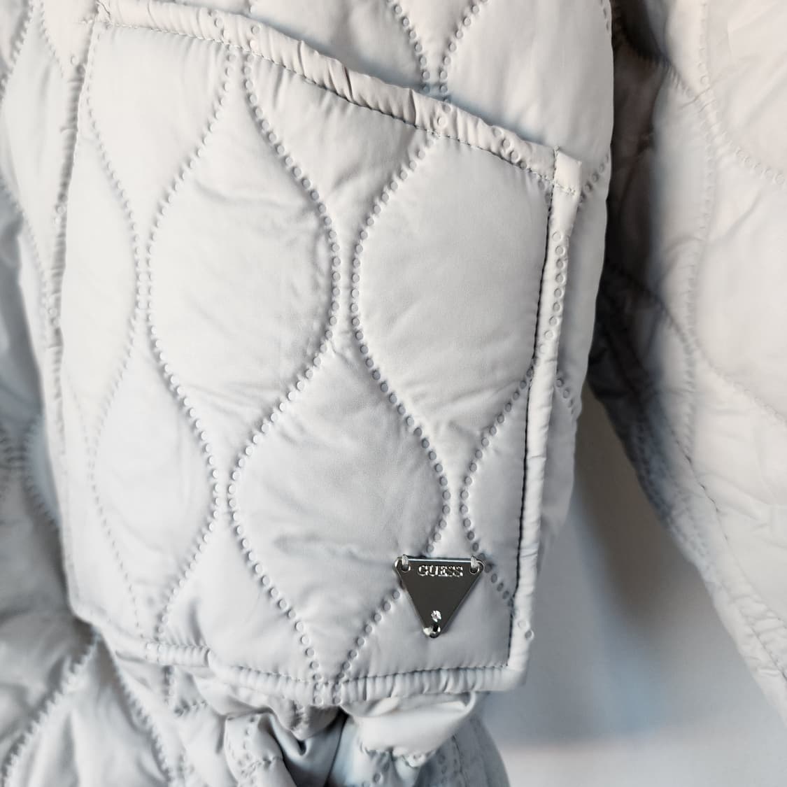 게스 퀼팅 봄버 자켓 아이보리 상품이미지3