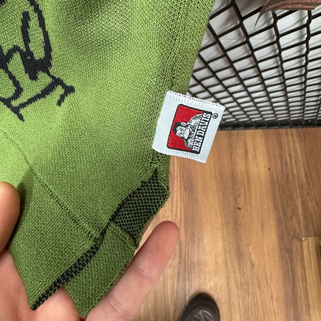 벤데이비스 카라 반팔 니트 티셔츠 전후면 스크리블 포인트 카키 블랙 상품이미지5