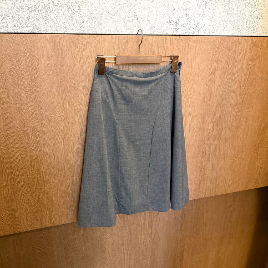 빈티지 미디 스커트 사이드 버튼 절개 디테일 플레어핏 그레이  상품이미지1