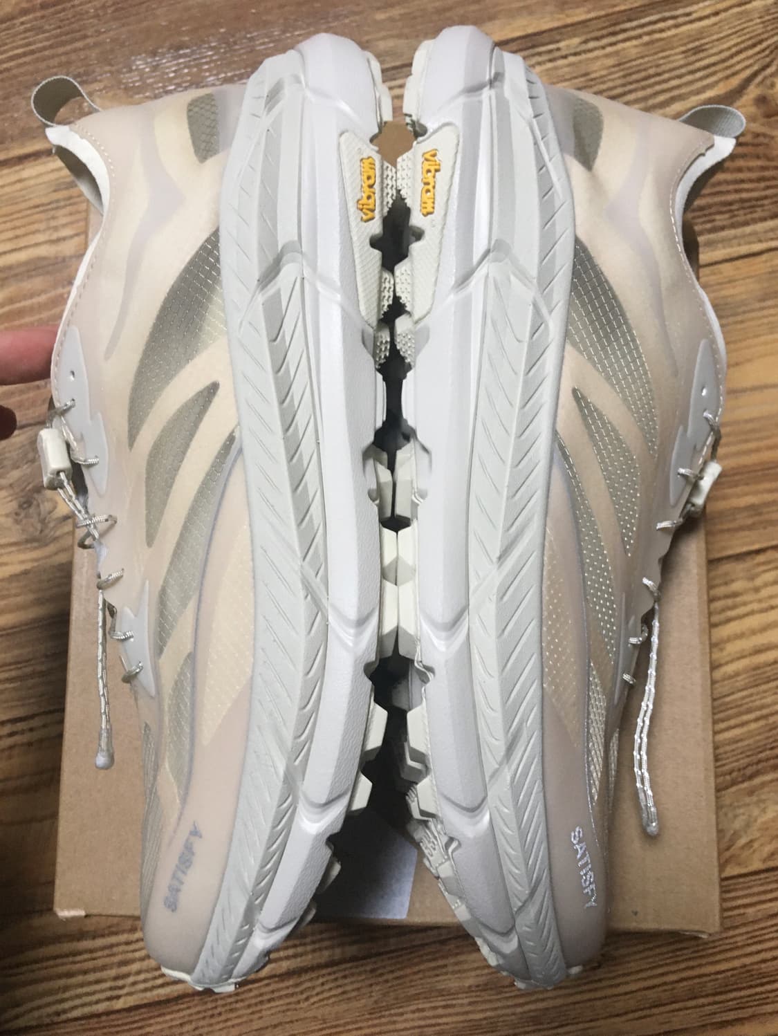 호카 새티스파이 마파테스피드4 라이트 본 판매합니다 상품이미지6